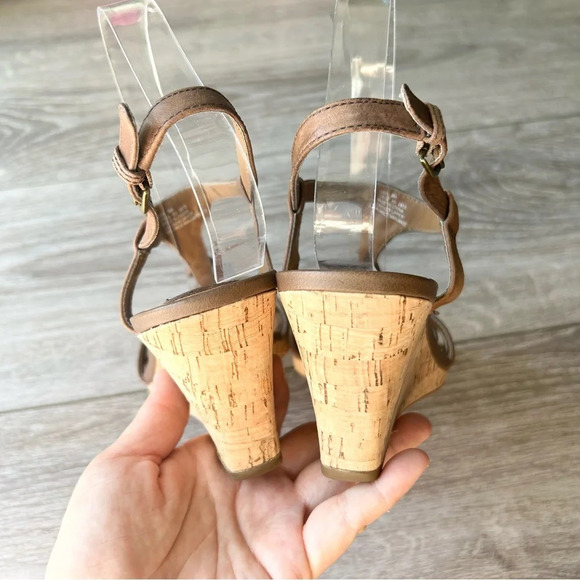 Clarks Brown Leather T Strap Wedge Heel Sandals - Picture 7 of 14